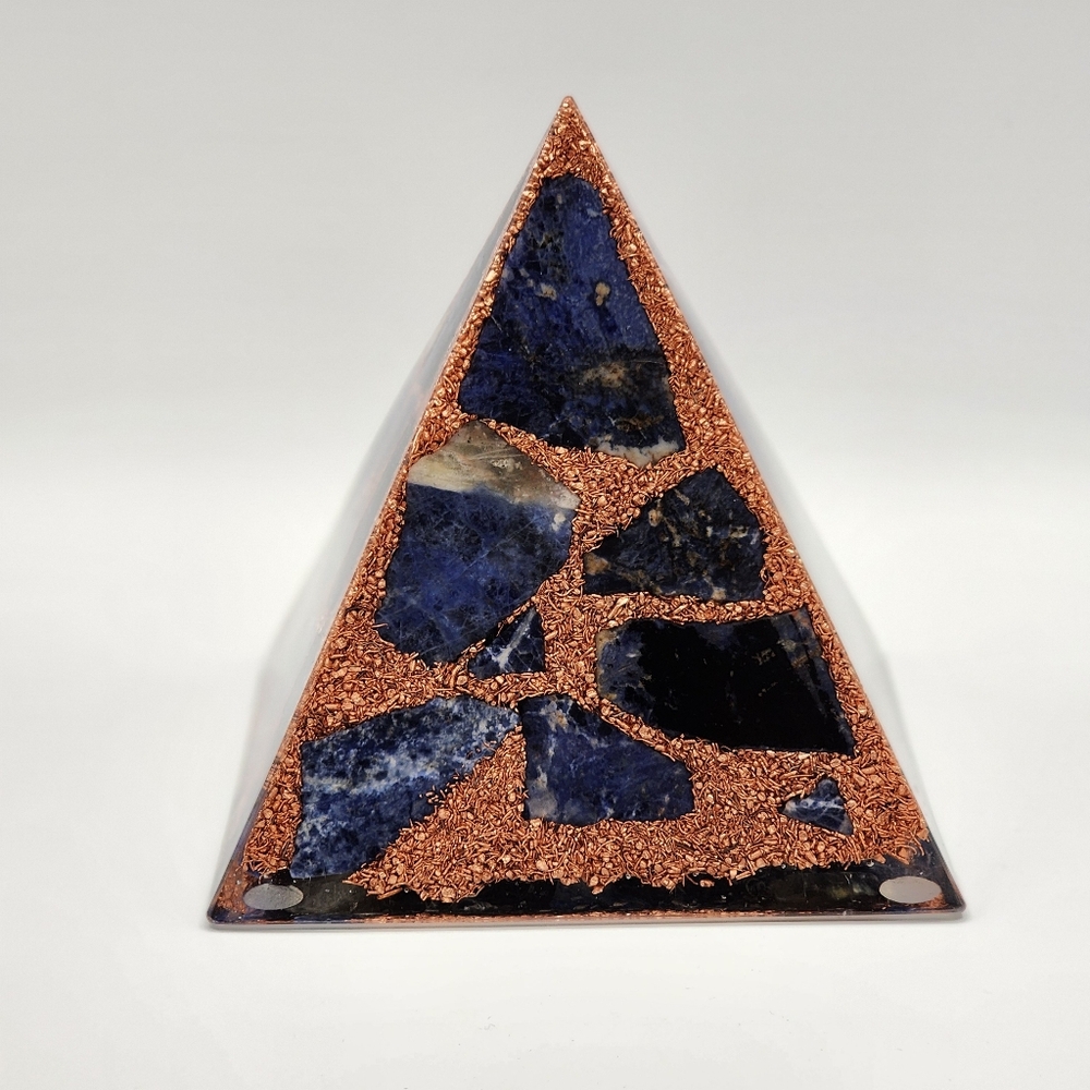 Starlight Orgonite Pyramid: EMF, 5G Protection and Energy Generator. - Picture 5 of 9